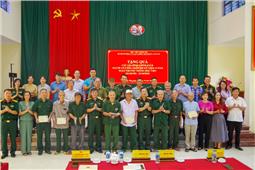 Hệ 3, Học viện Chính trị tặng quà chính sách tại xã Phượng Tiến, tỉnh Thái Nguyên